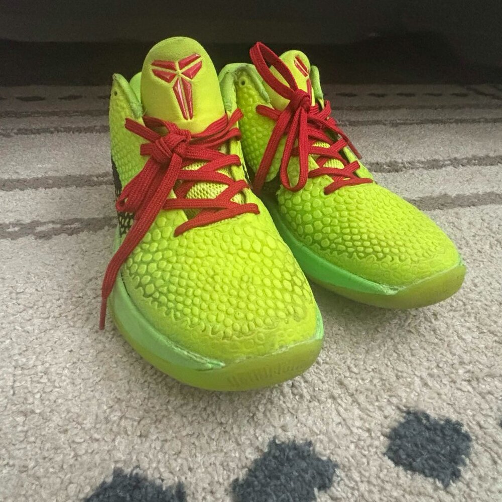 Kobe grinches